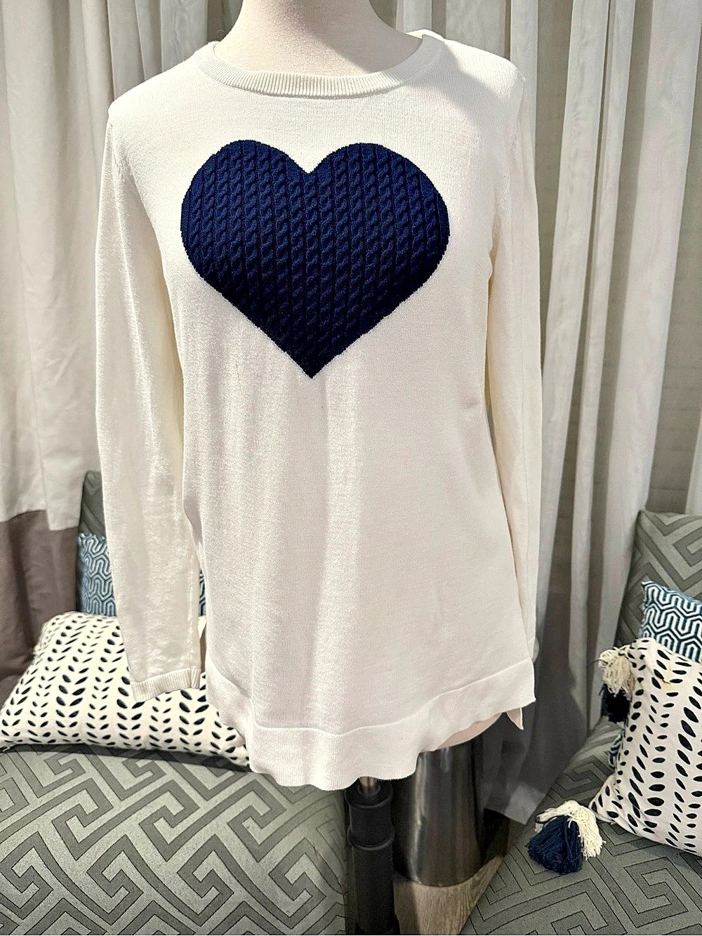 Crown & Ivy Heart Sweater White & Blue Size Medium Like New, 100% Cotton